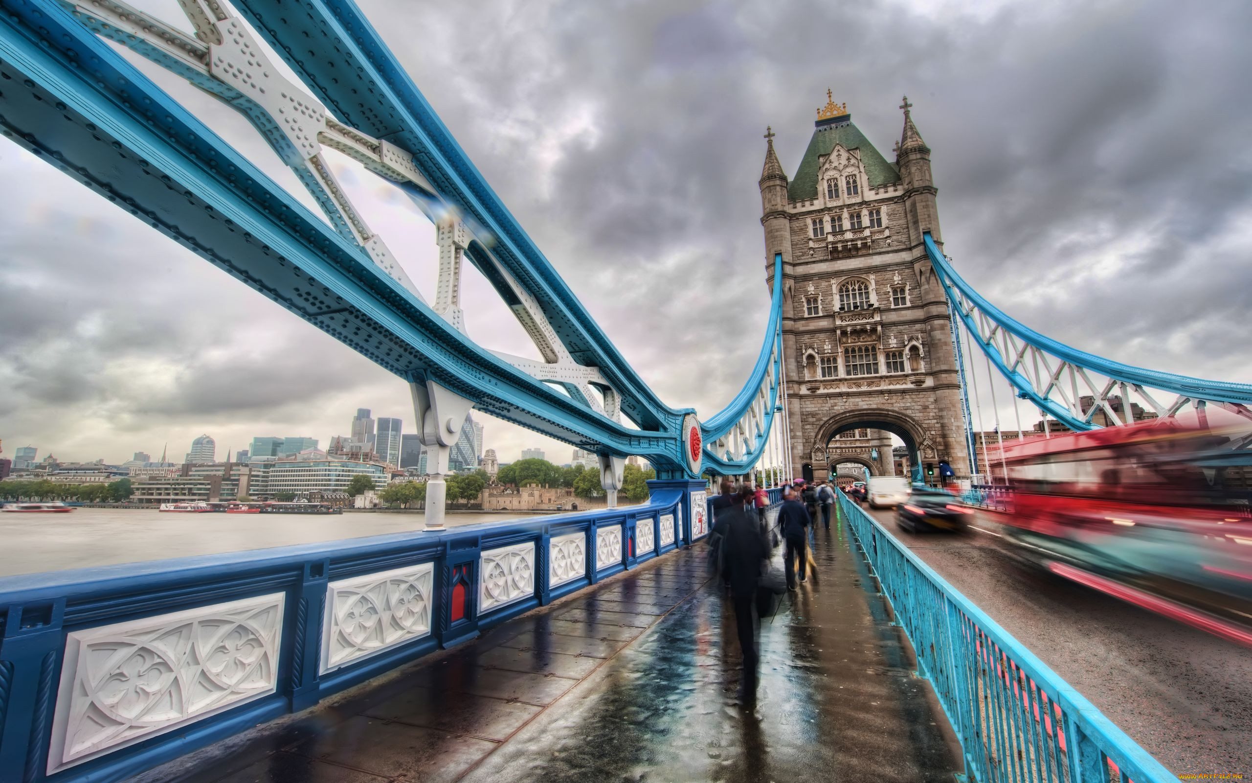 Tower bridge. Тауэрский мост. Тауэрский мост (г. Лондон). Тауэрский мост архитектура. Сине красно белый Тауэрский мост.